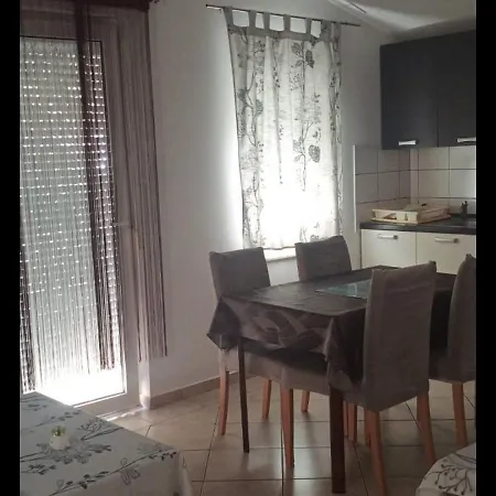 شقة Lun