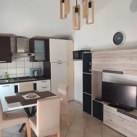 Lun Apartament *