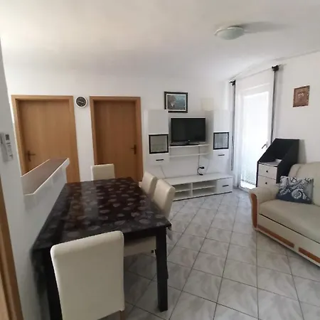 Lun Apartment Vir