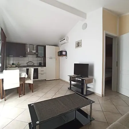 Lun Apartment Vir