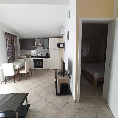 Lun Apartment Vir