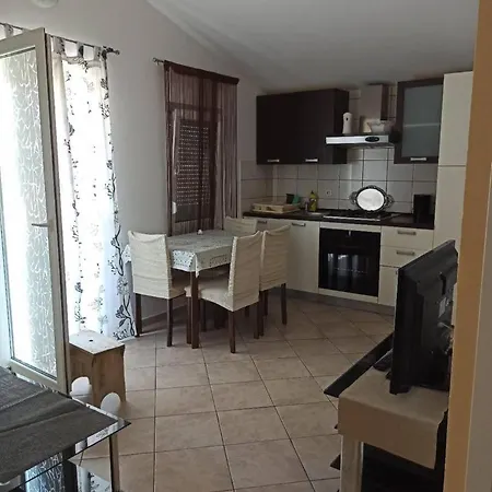 Lun Apartment Vir