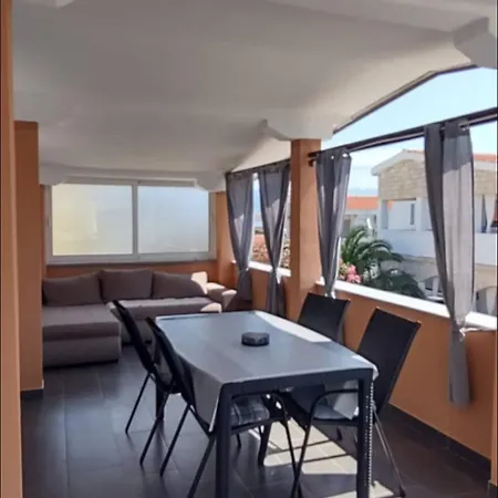 Apartment Lun *