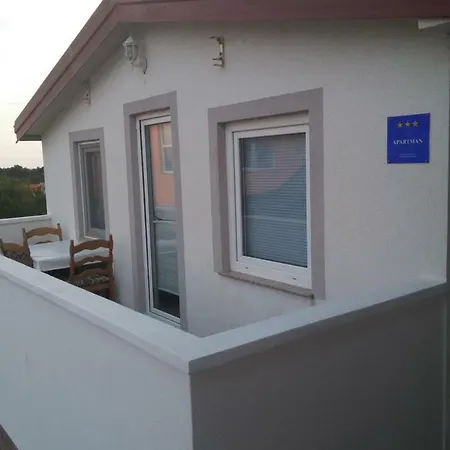 Lun Apartment *