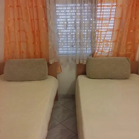 Lun Apartment Vir