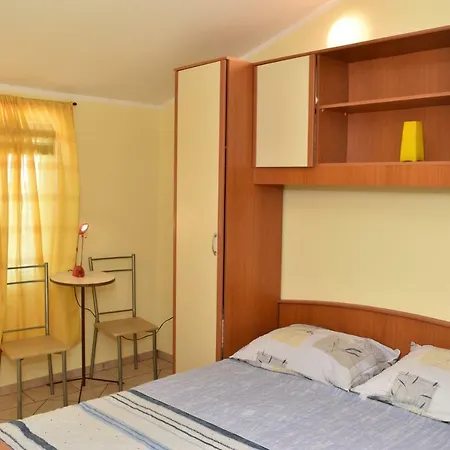 Lun Apartment *