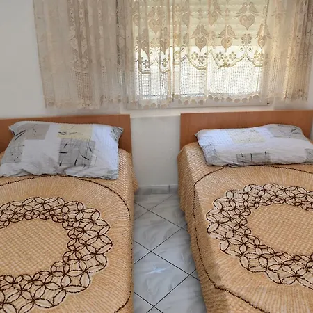 Lun Apartment Vir