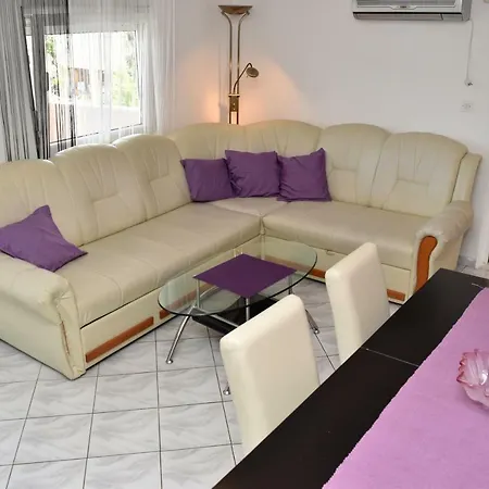 Apartment Lun *