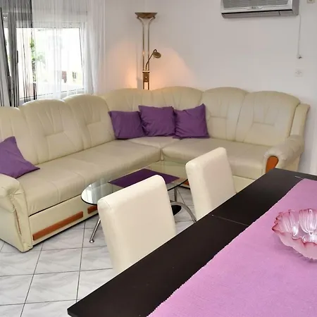 Lun Apartment Vir