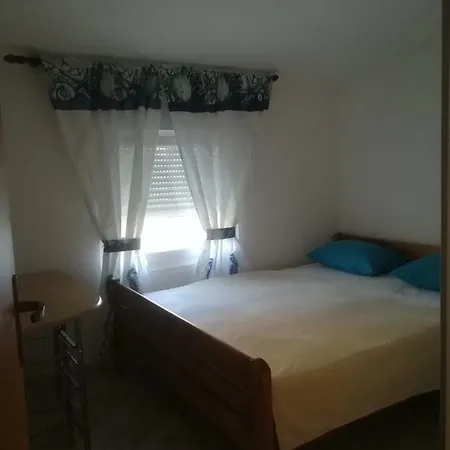 Lun Apartment *