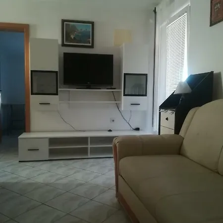 Lun Apartment *